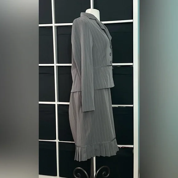 Periwinkle Women’s Suits Size 10 - Picture 3 of 10